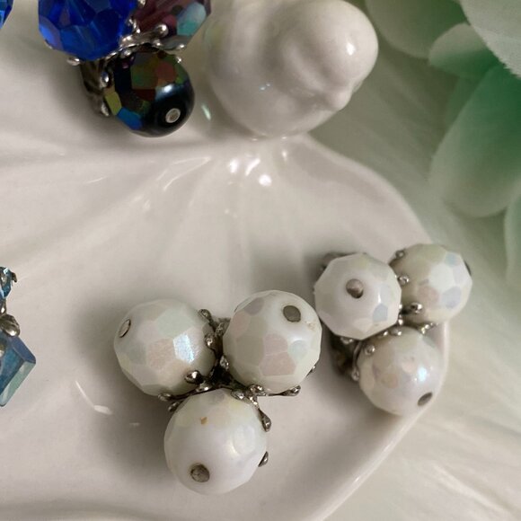 VOGUE TRIO VINTAGE BEADED CLIP EARRINGS - Picture 5 of 7